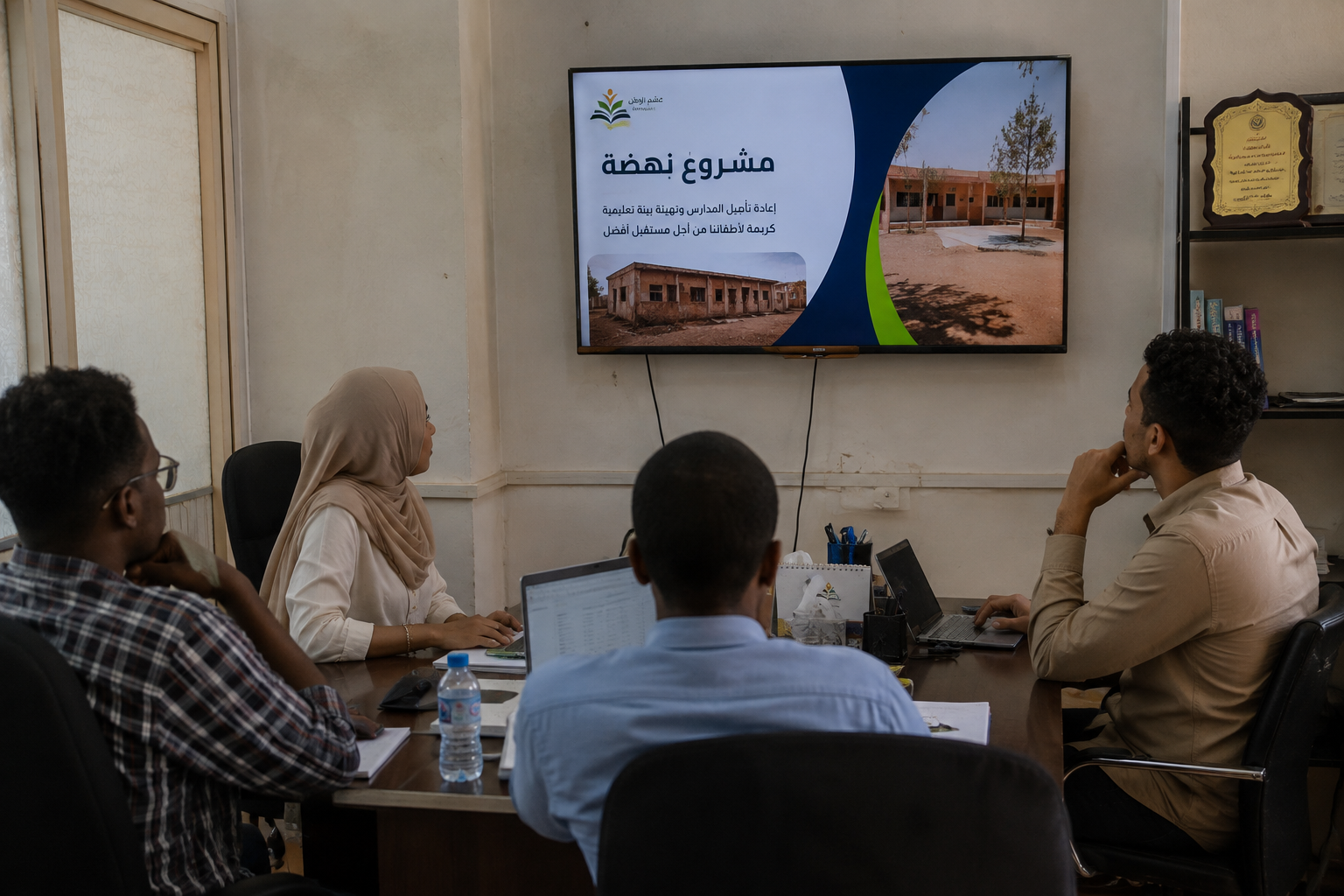فريق عشم الوطن للتنمية خلال الإعلان الداخلي عن مشروع نهضة